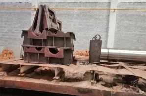 特大型打砂設(shè)備，對(duì)所有特大型金屬件表面打砂清除表面雜質(zhì)