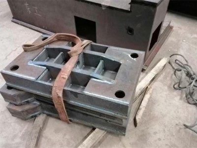 特大型打砂設備，對所有特大型金屬件表面打砂清除表面雜質(zhì)